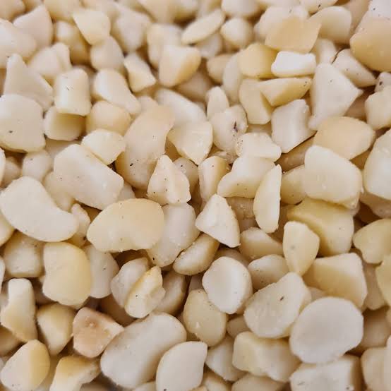 1kg Macadamia pieces